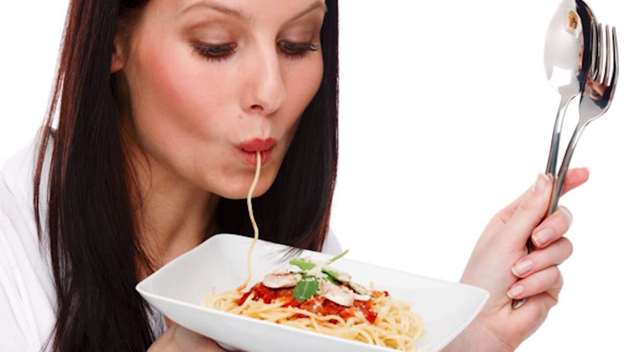 a woman eats spaghetti to lose weight